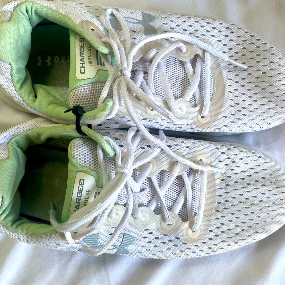 Under Armour womens tennis shoes size 10